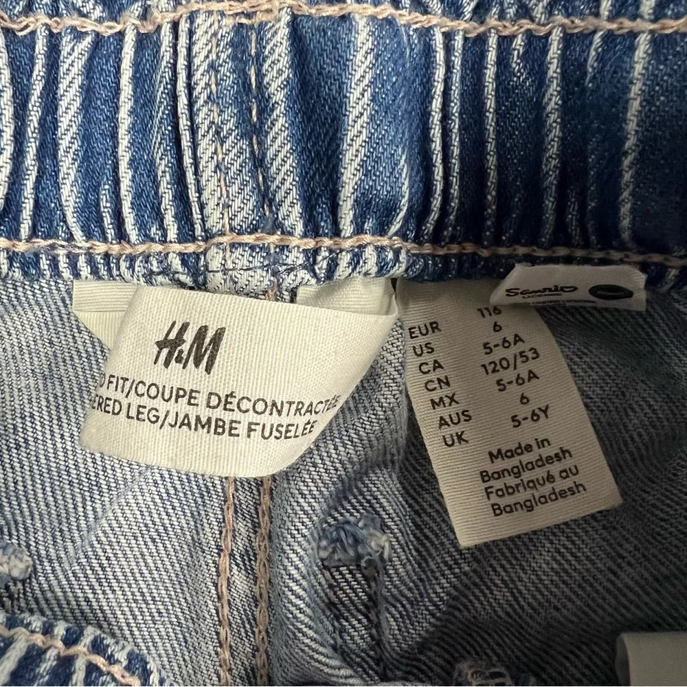 H&M Girls Hello Kitty Relaxed Fit Paper Bag Jeans Embroidered Denim Size 6